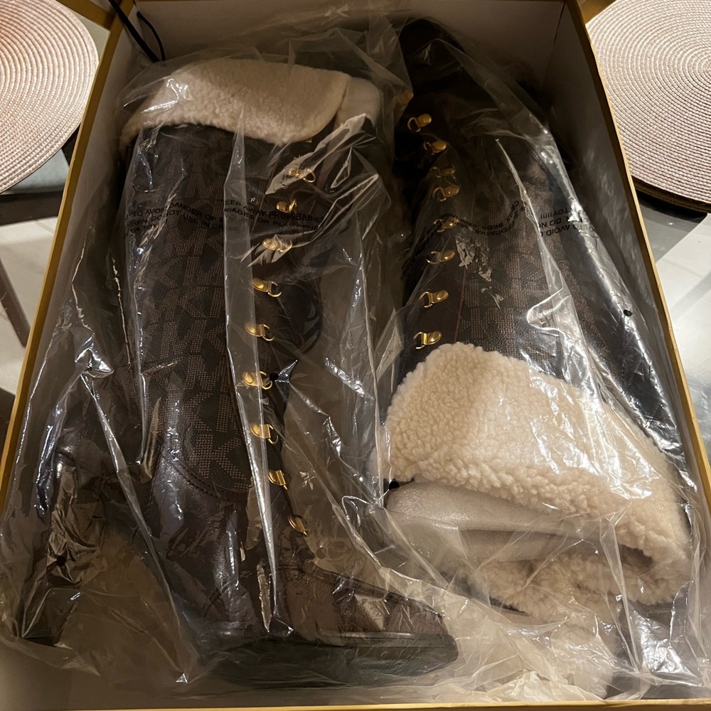 Michael Kors laced up boots chocolate 8.5 women
